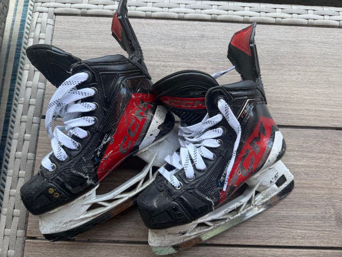 CCM JetSpeed FT6 Pro Hockey Skates Regular Width Size 2.5 (Used)