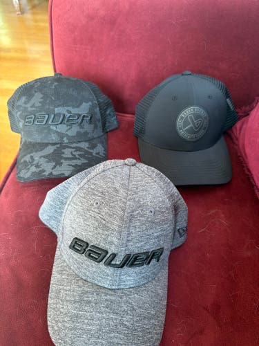 Black Adult Unisex One Size Fits All Bauer Hat (Used)