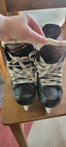 Black Bauer Vapor X Hockey Skates Regular Width 11.5 (Used)