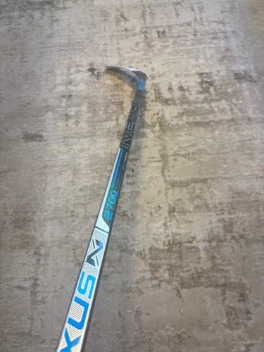 Senior Bauer Nexus 2700 Right Handed Hockey Stick P92 87 Flex (Used)
