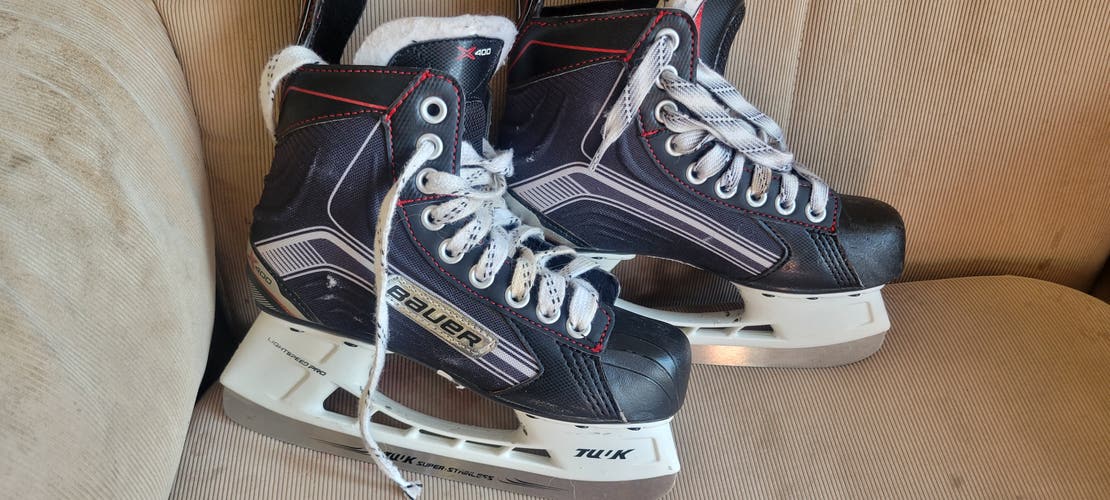 Black/White 2017 Bauer Vapor X400 Hockey Skates Regular Width Size 3 (Used)