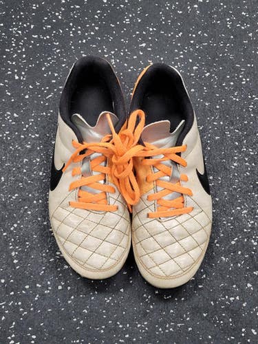 Used Nike Soccer Cleats White Junior 02.5 11849-s000041158