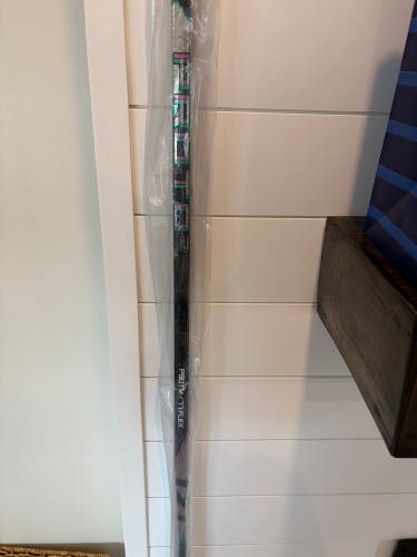 Open to offers: New Bauer Proto2 Right Handed P90TM 77 Flex Pro Stock