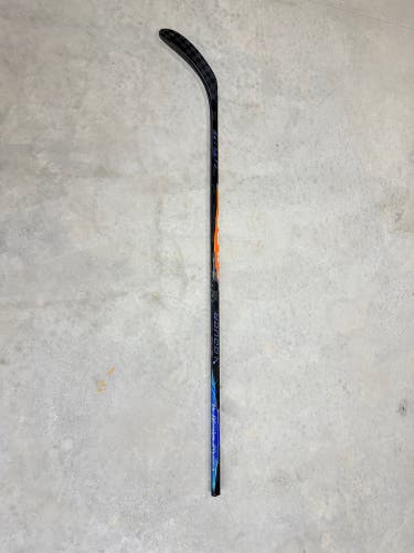 Senior Bauer Vapor Flylite Right Hand Hockey Stick P28 77 Flex Pro Stock - Fire & Ice (New)