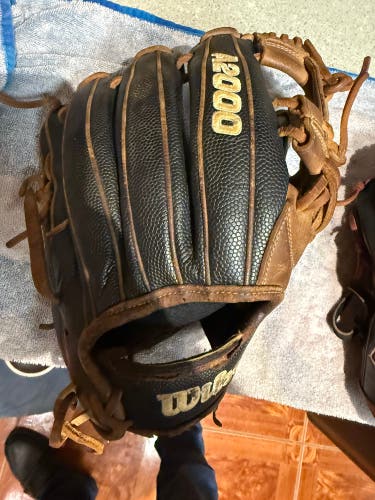 Wilson A2000 RH Baseball Glove 11.75" (Used rough shape) please read description