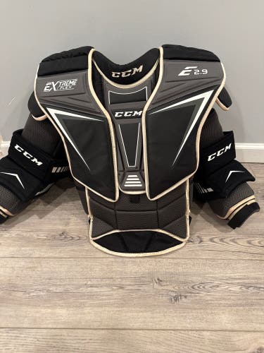 Large CCM EFlex 2.9 Goalie Chest Protector (Used)