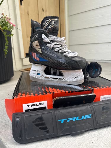 2024 True Catalyst 9x4 Hockey Skates Regular Width Size 2 (Used) WITH TWO SETS OF STEEL