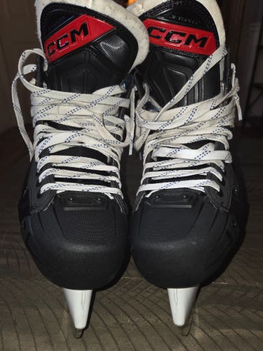 Black 2026 CCM JetSpeed FT670 Hockey Skates Regular Width 9.5 (Used)