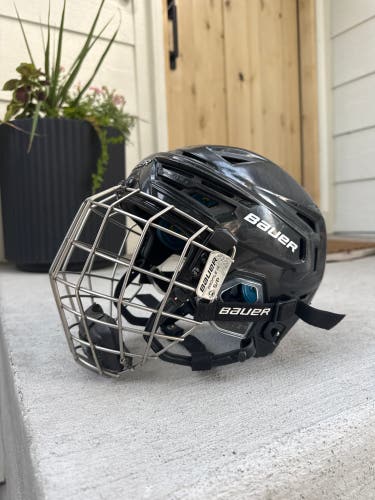 Small Bauer Re-Akt 150 Helmet w/ profile 3 cage (Used)