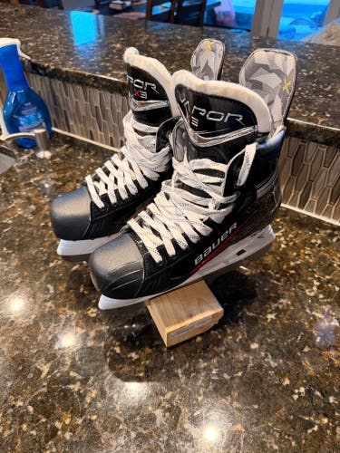 Red 2021 Bauer Vapor 3X Hockey Skates Regular Width 6.5 (Used)