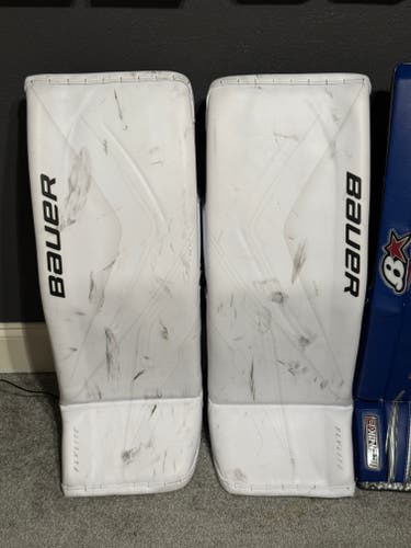 USED Bauer Flylite Small Goalie Leg Pads - 33+1.5