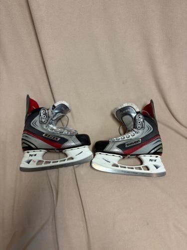 Bauer Vapor X 4.0 Hockey Skates Regular Width 5 (Used)