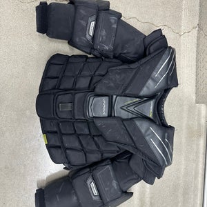 Small Bauer Vapor Hyperlite Goalie Chest Protector (Used)