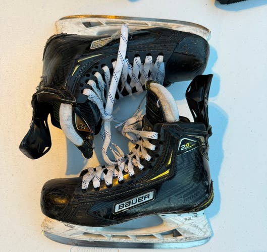 2018 Bauer Supreme 2S Pro Hockey Skates Size 5 (Used)