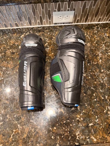 Junior Bauer Nexus 1000 12" Shin Pads (Used)