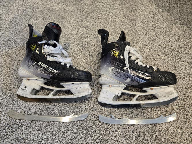 Bauer Vapor Hyperlite 2 Hockey Skates - size 4.5 - fit 1