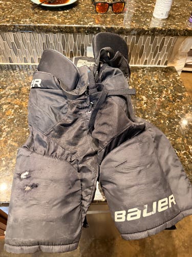 Intermediate Large Bauer Nexus 400 Hockey Pants (Used)