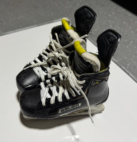 2018 Bauer Supreme 2S Hockey Skates Size 1.5 (Used)