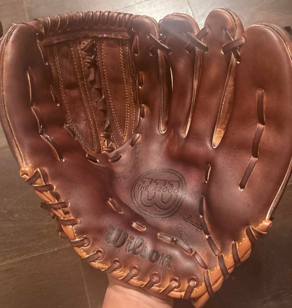Used but Great Condition Wilson A2000 RH Baseball Glove 12.5 RHT