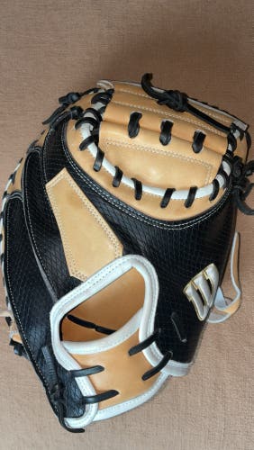 2023 Wilson A2K RH Catcher's Baseball Glove 33.5" (New)