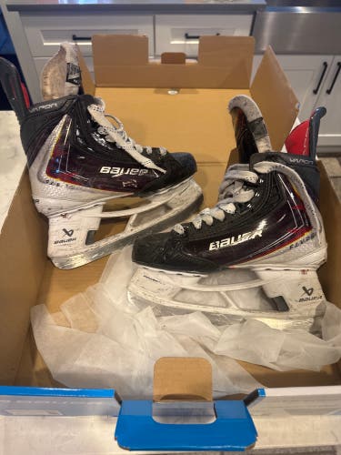 2025 Bauer Vapor Flypro Hockey Skates 6 (Used)