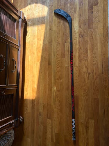 Red Bauer Pulse RH Hockey Stick P28 70 Flex