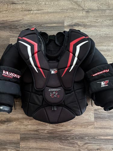 Large Vaughn Velocity V7 XF Pro Carbon Goalie Chest Protector Pro Stock (Used)