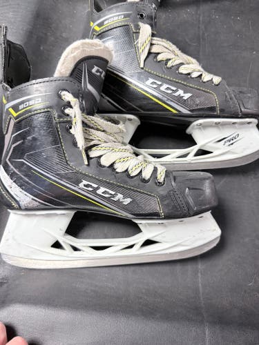 2018 CCM Tacks 9050 Hockey Skates Regular Width 7 (Used)
