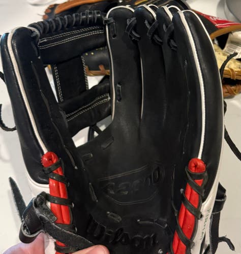 Wilson A2000 RH Baseball Glove 11.75" (Used)