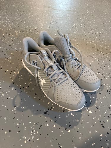 Gray Men's Size M 11.5 (W 12.5) Under Armour Leadoff low rm Low Top (Used)