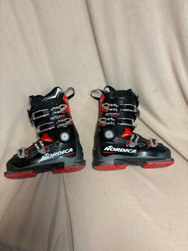 Mondo 25 & 25.5 Unisex Nordica All Mountain SPORTMACHINE 90 Ski Boots (Used)