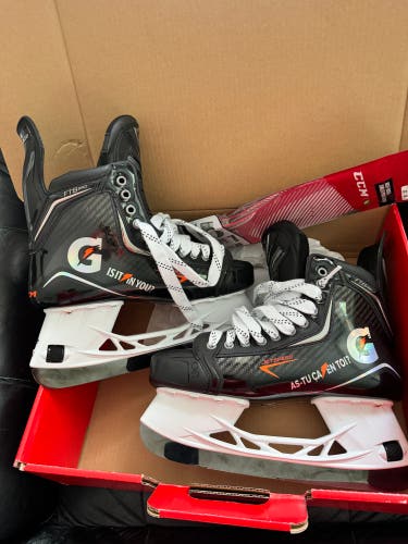 Black 2025 CCM JetSpeed FT8 Pro Hockey Skates Pro Stock 9 (New)