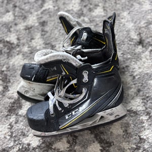 Black/Yellow 2003 CCM Tacks Hockey Skates Size 2.5 (Used)
