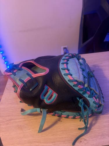 Wilson A2000 RH Catcher's Baseball Glove 33" (Used)