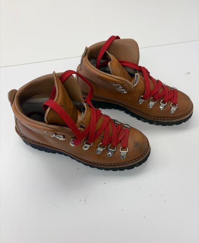 Size M 6.5 (W 7.5) Hiking Boots (Used)