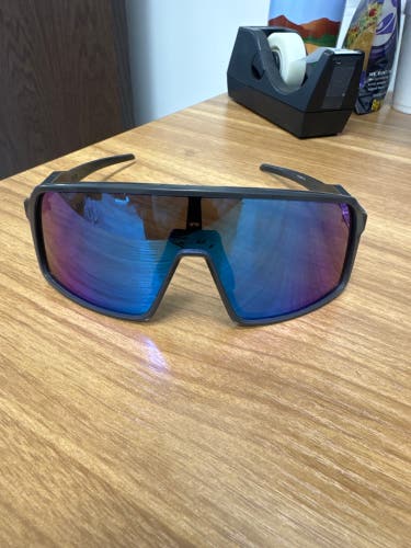 Unisex One Size Fits All Oakley Sutro Sunglasses (Used)