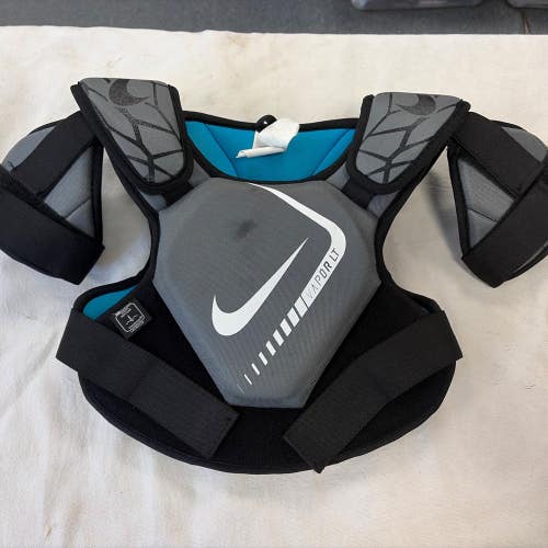 Youth Size Medium Nike Vapor LT Lacrosse Shoulder Pads. NOCSAE CERTIFIED