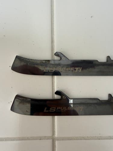 Goalie Bauer LS Pulse Ti size 6 (254 mm Used) skate blades