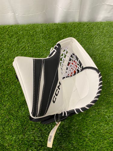 New CCM Axis F5 Goalie Glove Regular | Junior