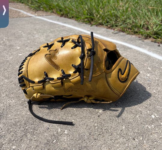 Nike Vapor Elite LH Pitcher's Baseball Glove 12" (Used)
