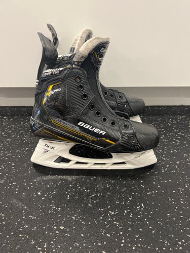 Bauer Supreme M5 Pro Hockey Skates Size 4.5 (Used)