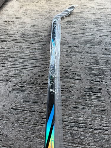 Senior Bauer Nexus Tracer Right Handed Hockey Stick P28 70 Flex (New)