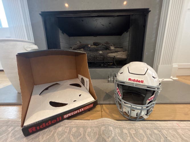 White Youth Medium Riddell SpeedFlex Youth Helmet (Used, Like New)