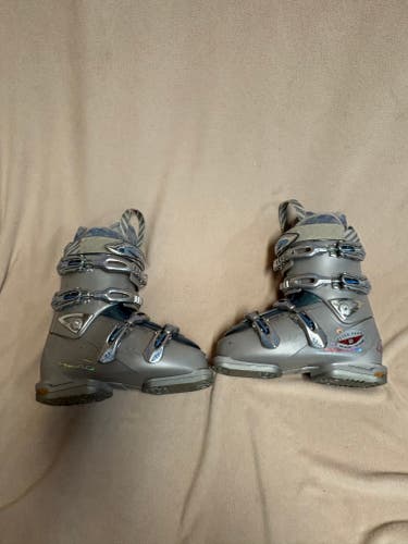 Mondo 24 & 24.5 Women's HEAD All Mountain Dream Thang 9 Ski Boots (Used)