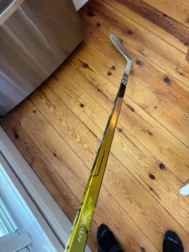 Senior Bauer Vapor Hyperlite Left Hand Hockey Stick P90T 70 Flex Pro Stock (Used)