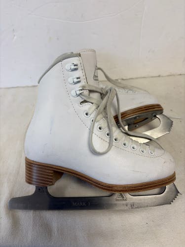 Jackson Ultima Figure Skates B Junior 2 (Used)