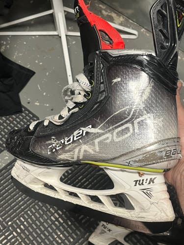 Black 2021 Bauer Vapor Hyperlite Hockey Skates 7.5 (Used)