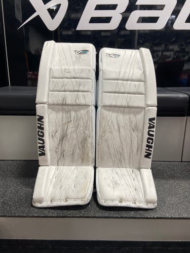 Vaughn Velocity V9 31+2 Goalie Pads (Used)
