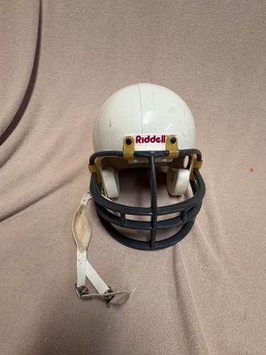 White Youth Medium Riddell Helmet (Used)