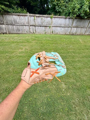 Absolutely Ridiculous Mint Ice Cream Glove 11.75” Used. SEND OFFERS